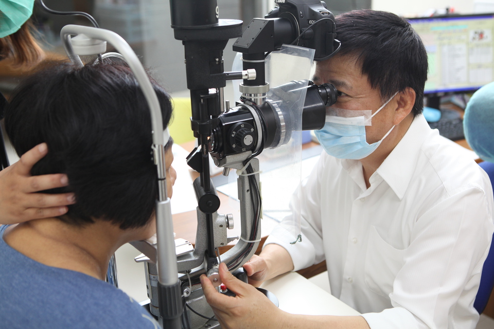 [新聞]  近視不戴眼鏡易釀禍　雷射手術減少意外發生