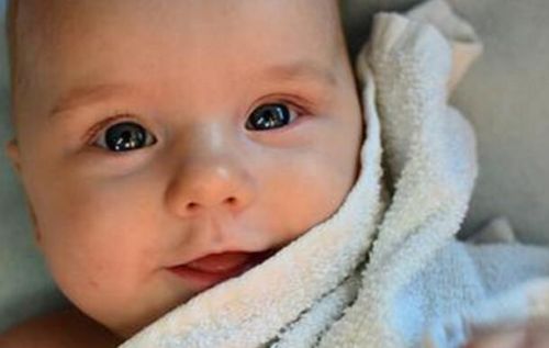 [新聞] 用浴霸會傷害寶寶眼睛？強光影響視力發育